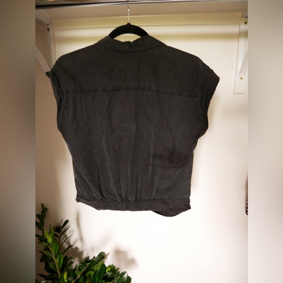 Abercrombie & Fitch Cap Sleeve Button Front Twist Waist Top Size Small - Picture 2 of 3